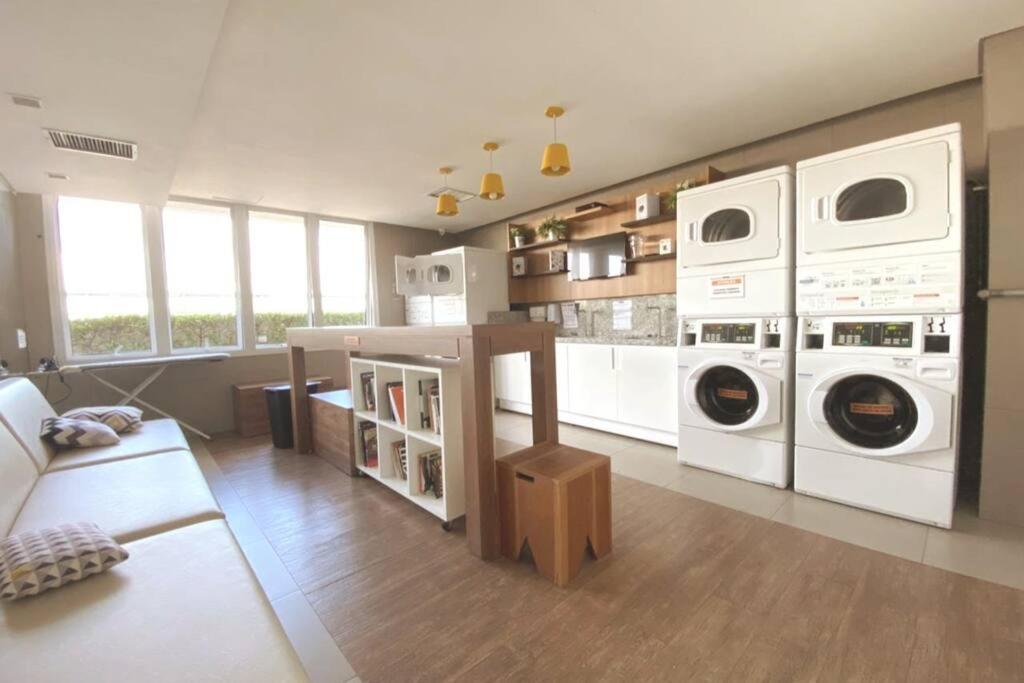 Private Airport View Kitchen Heat Open Pool *
